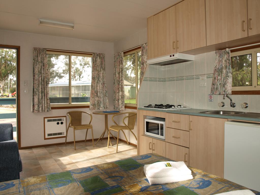 Cowra Holiday Park الغرفة الصورة