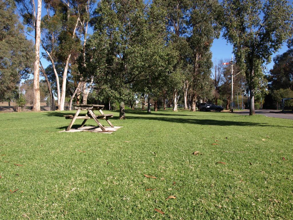 Cowra Holiday Park المظهر الخارجي الصورة